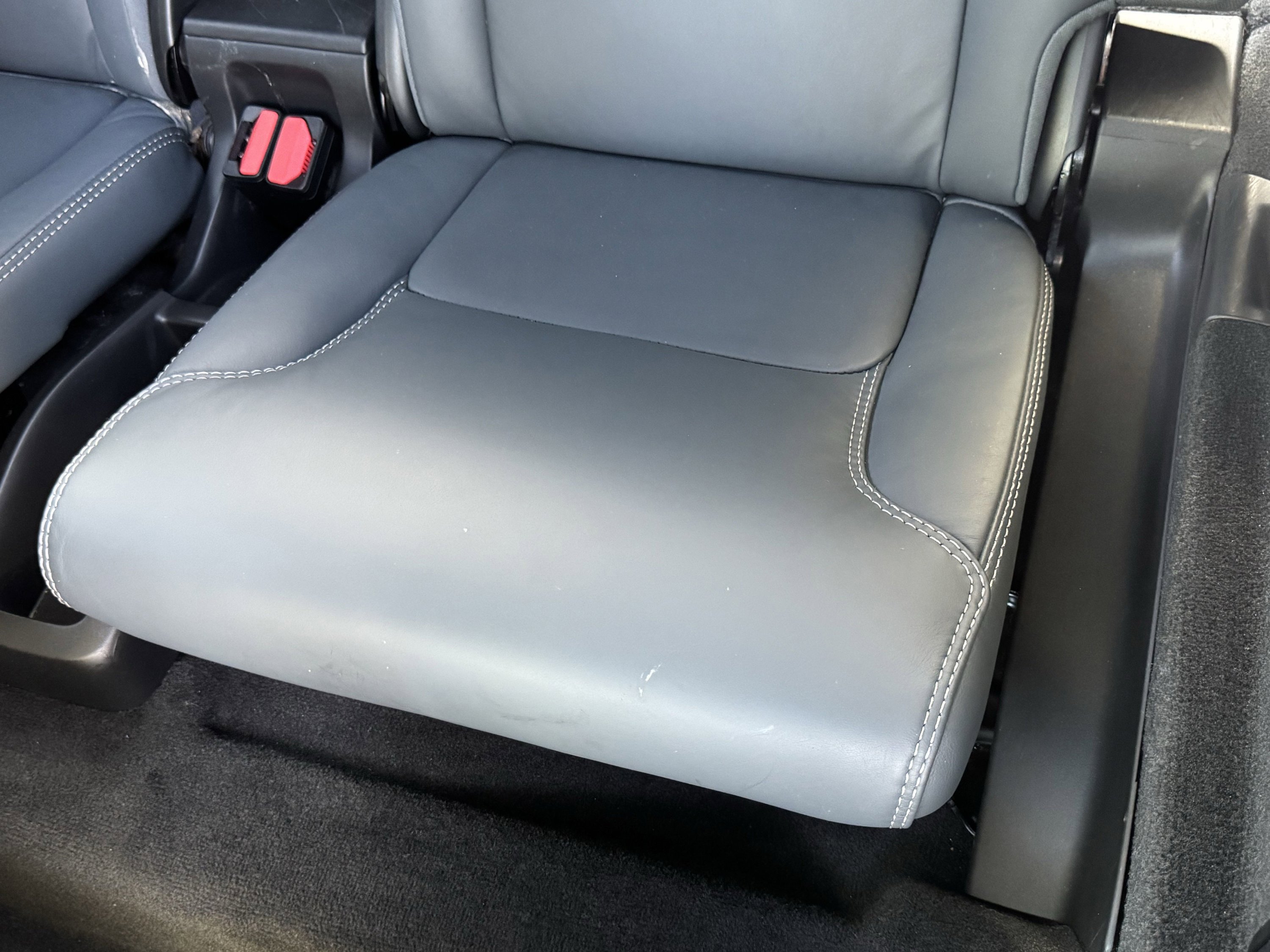 Used 2024 Volvo XC90 T8 Ultimate w/ Lounge Package image 44