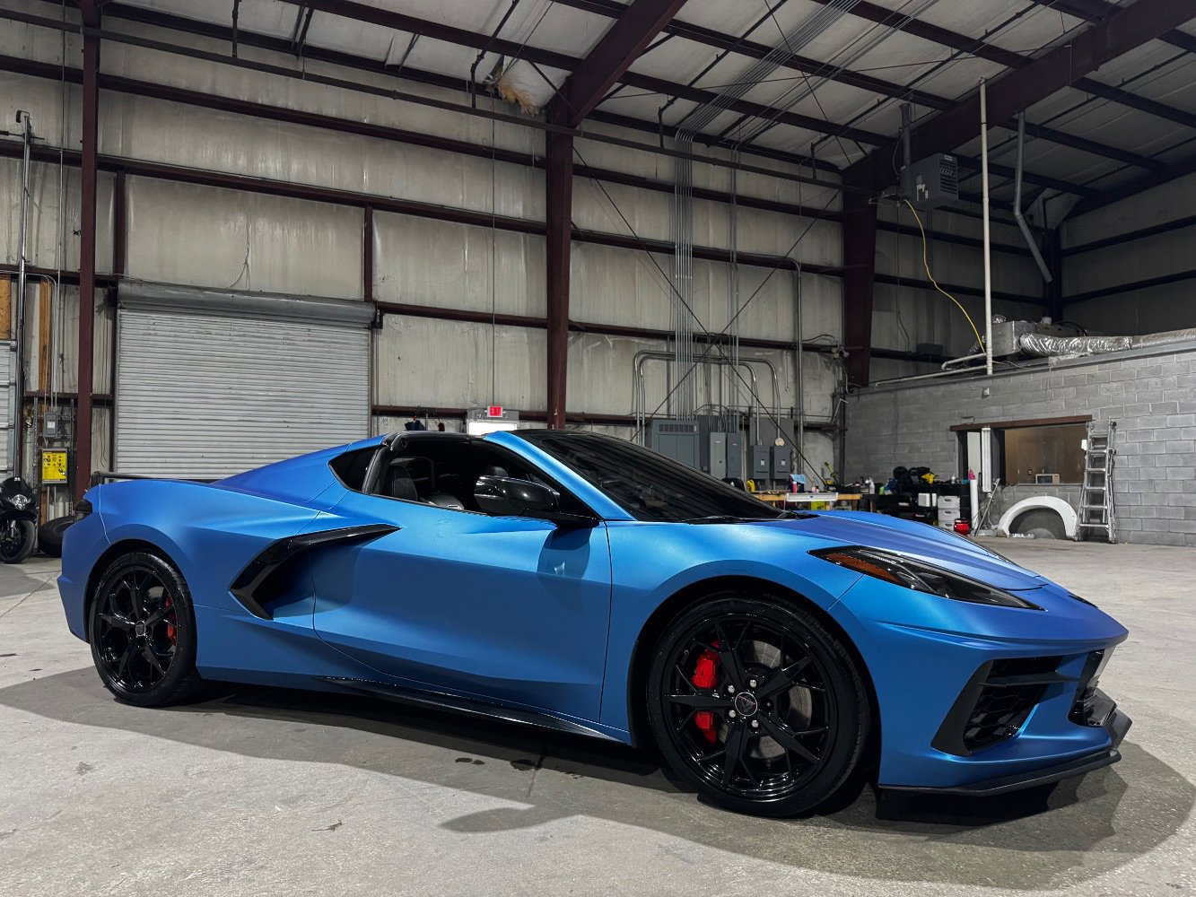 Used 2021 Chevrolet Corvette Stingray Premium Cpe w/ Z51 Performance Package image 3