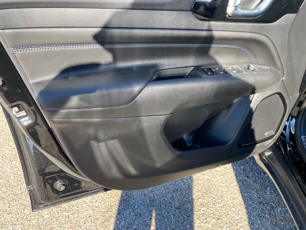 New 2026 Jeep Compass Latitude w/ Sun and Sound Group image 11