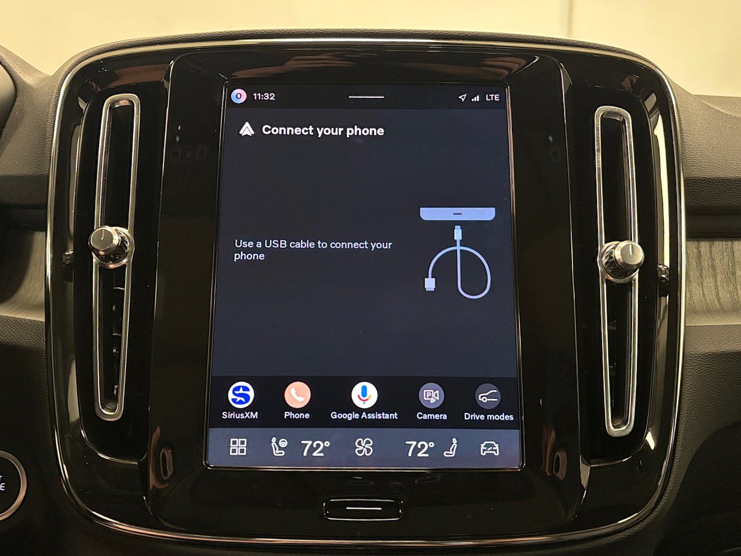 New 2026 Volvo XC40 B5 Plus AWD/4WD image 24