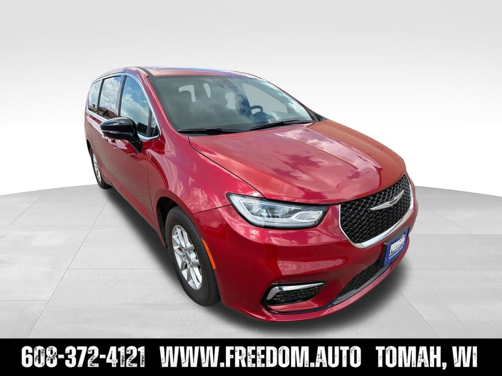 Used 2025 Chrysler Pacifica Select FWD image 14