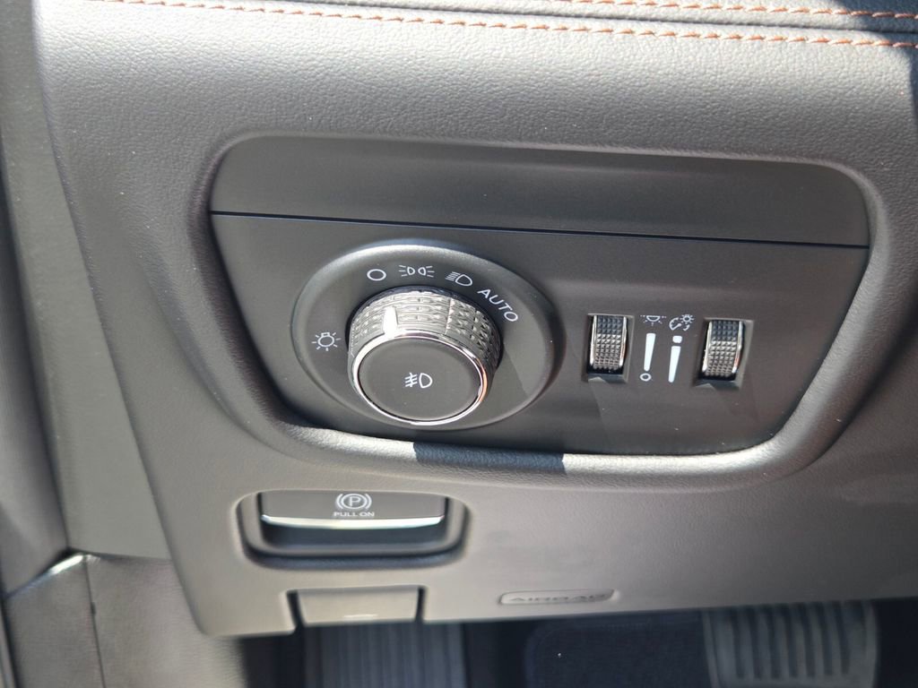 Used 2024 Jeep Grand Cherokee L Summit AWD/4WD image 27