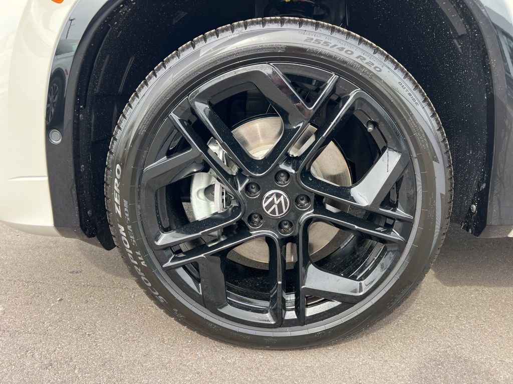 New 2026 Volkswagen Tiguan SE R-Line image 7