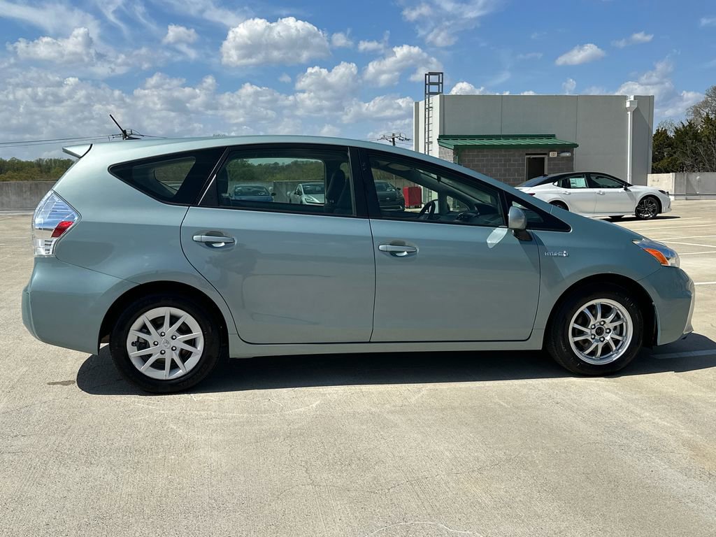 Used 2014 Toyota Prius V Three image 2