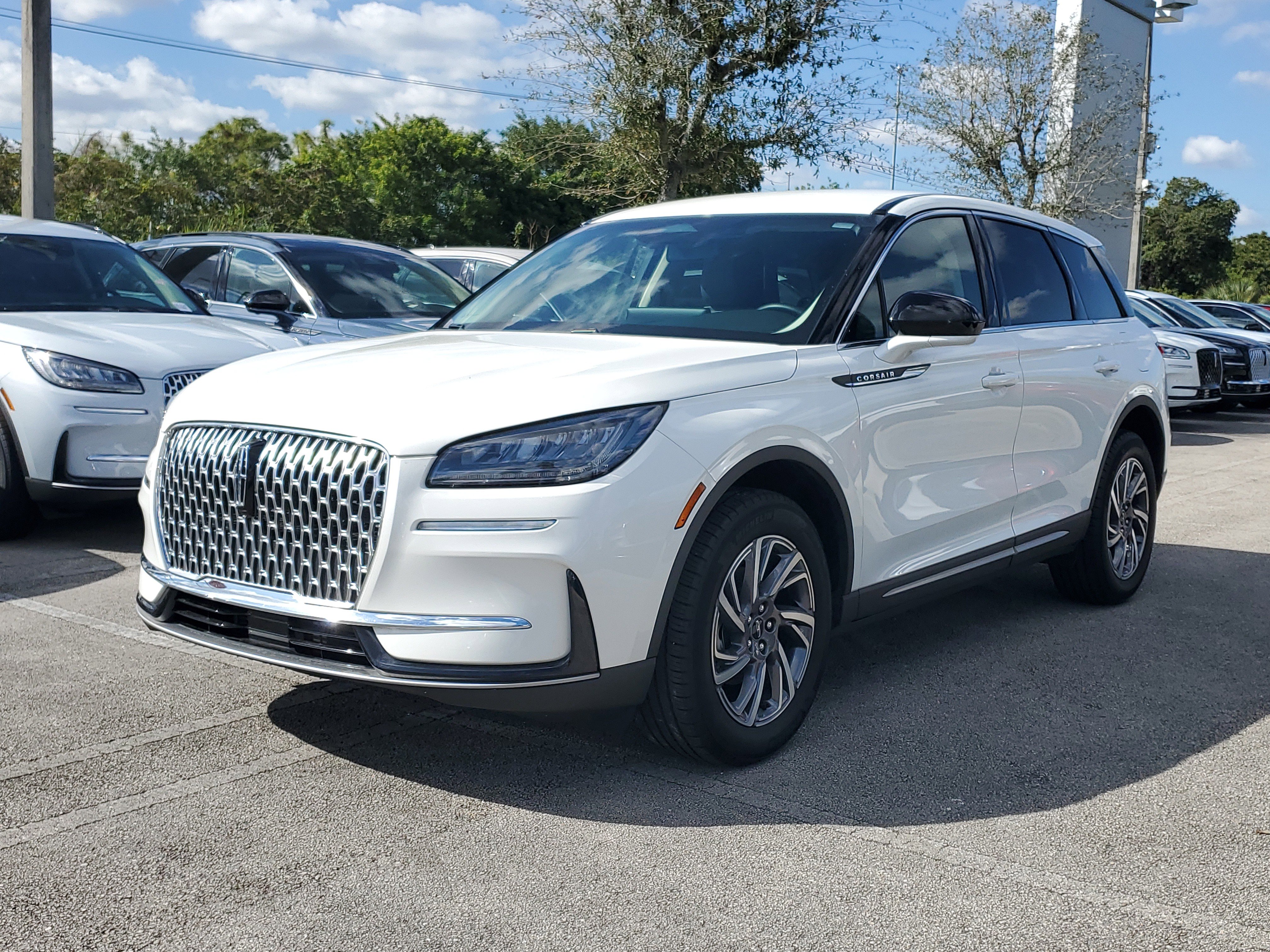 Certified 2023 Lincoln Corsair FWD image 3