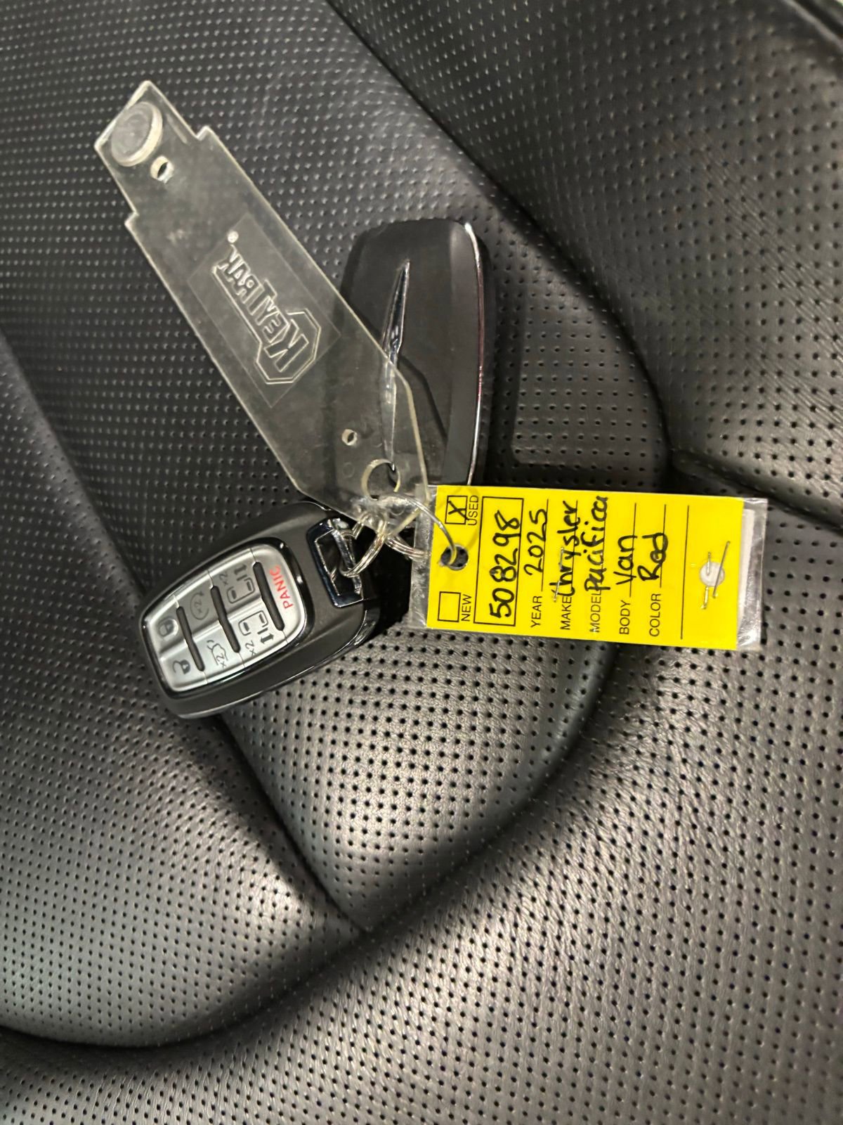 Used 2025 Chrysler Pacifica Limited FWD image 26