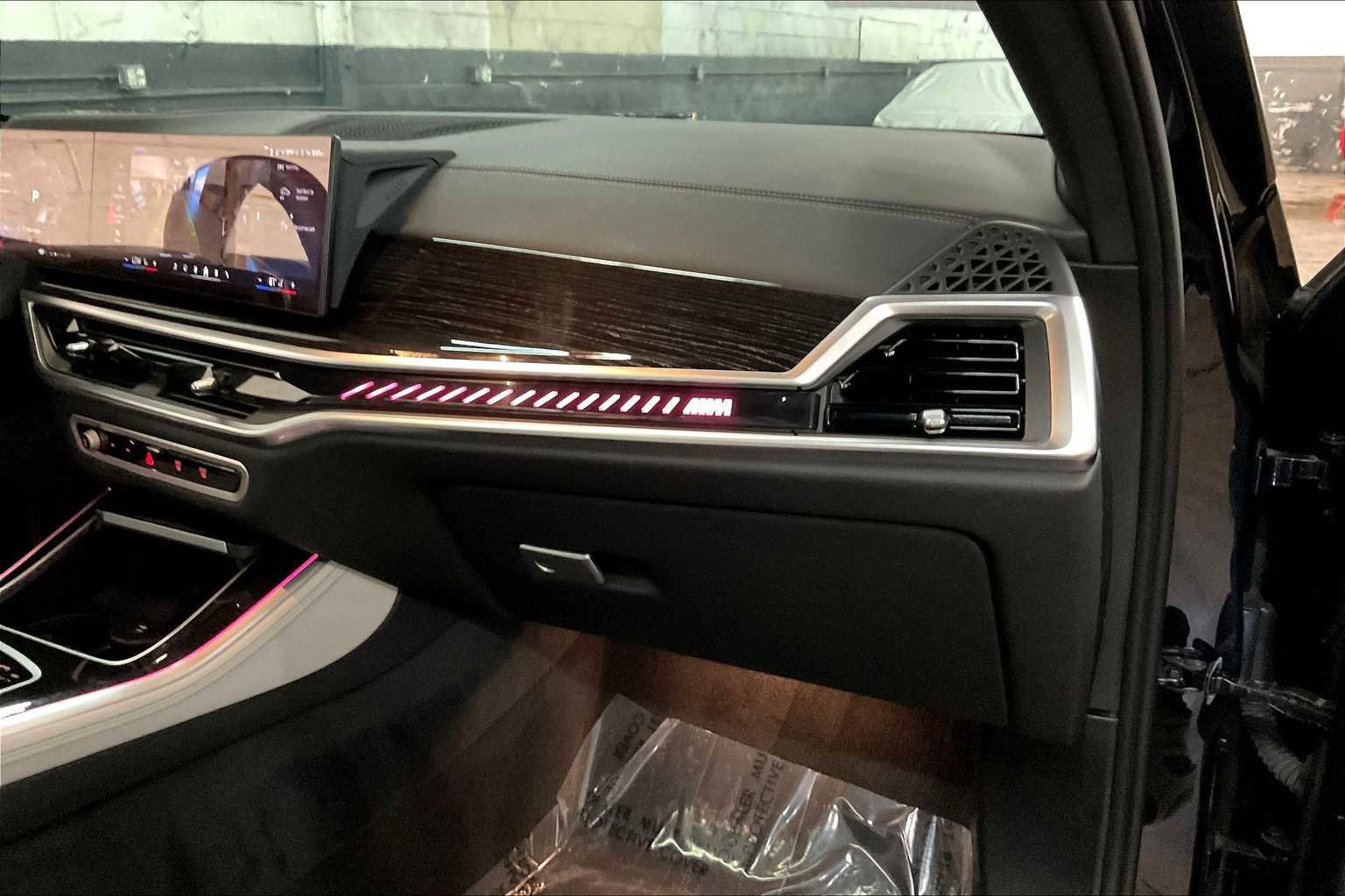 Used 2025 BMW X5 M60i w/ Executive Package image 19