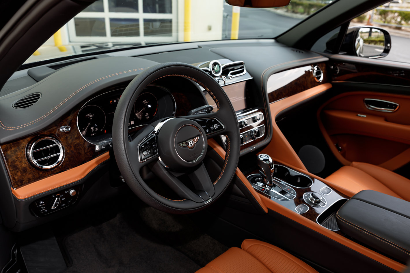 Certified 2023 Bentley Bentayga Extended Wheelbase AWD/4WD image 32