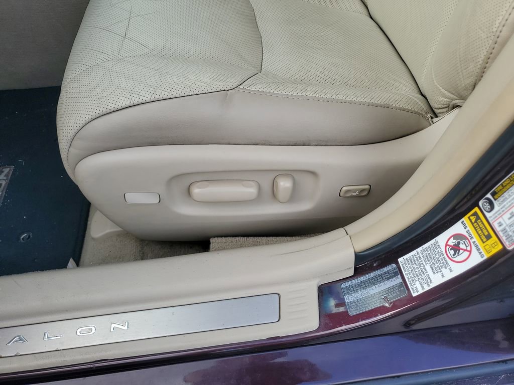 Used 2011 Toyota Avalon Limited FWD image 16