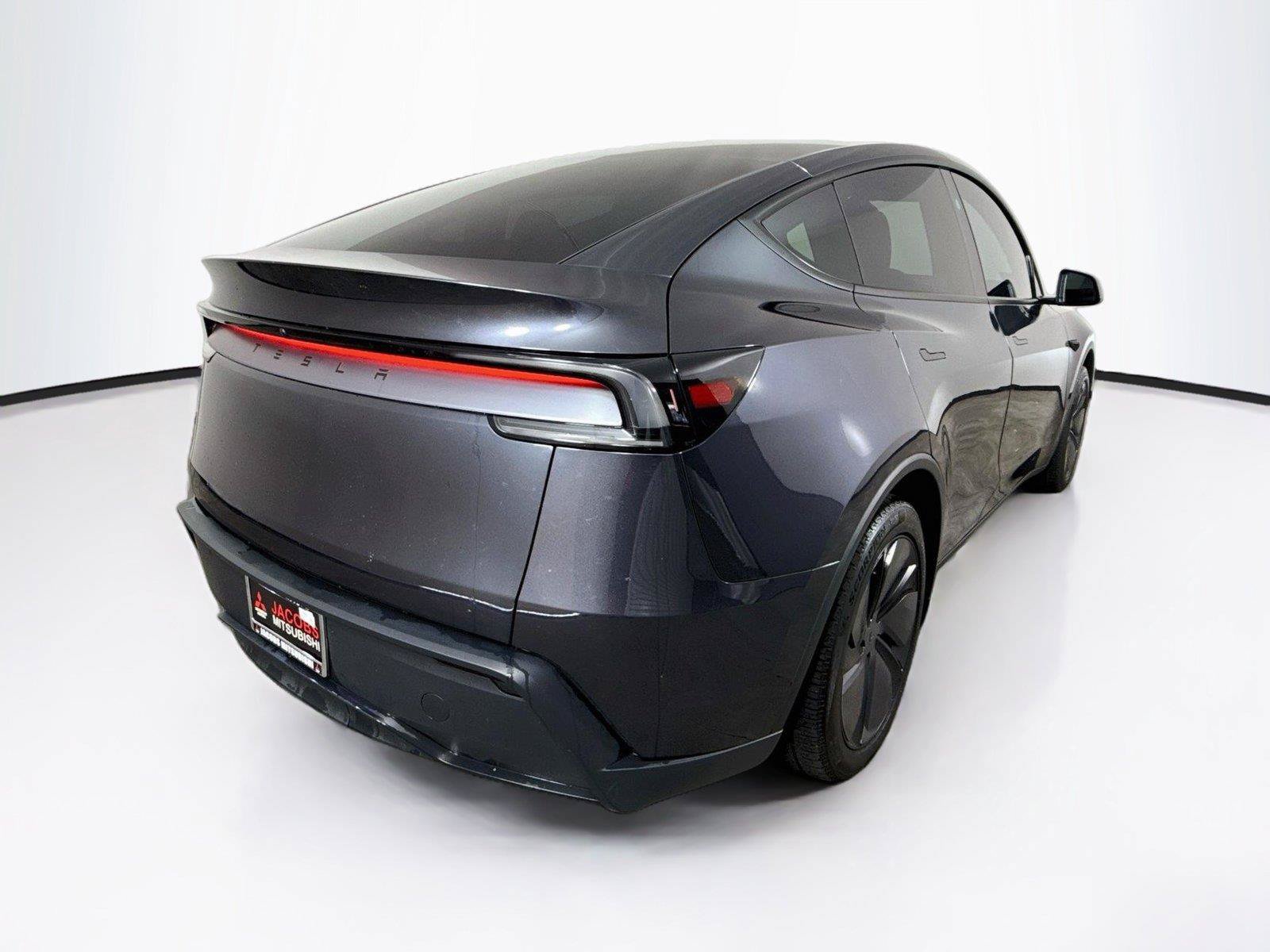 Used 2026 Tesla Model Y 2WD image 3
