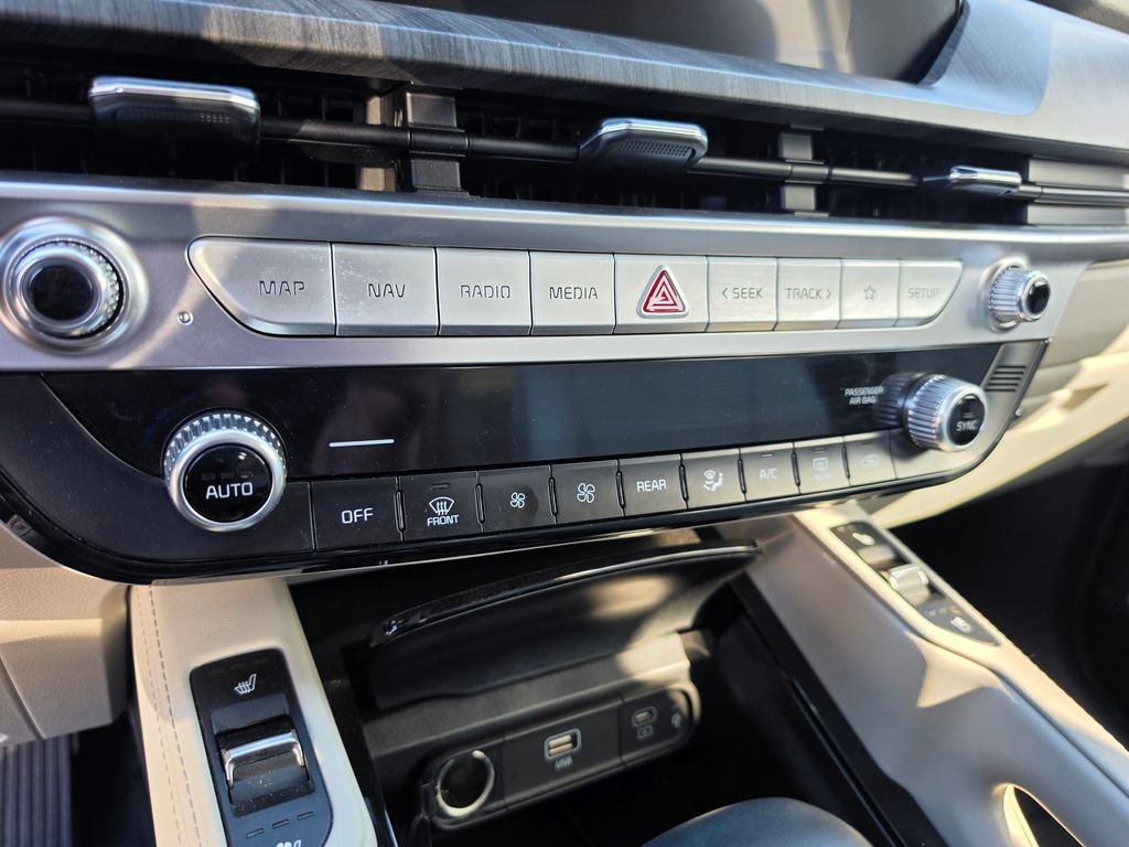 Used 2024 Kia Telluride EX w/ EX Captain's Chair Package FWD image 27