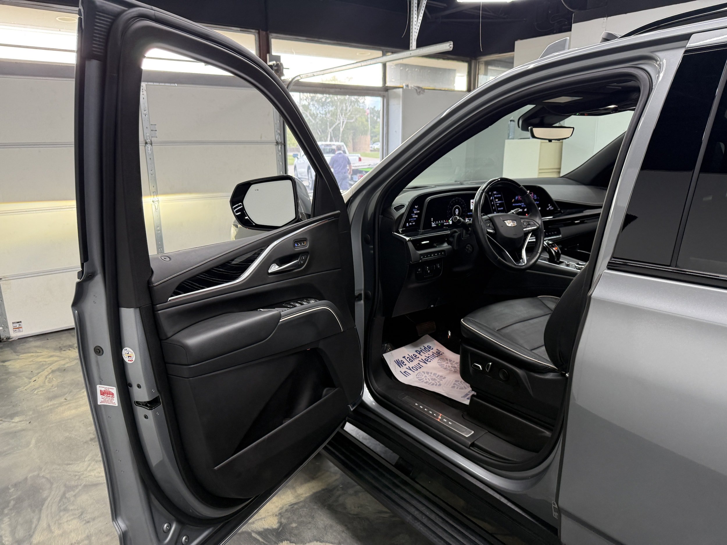 Used 2023 Cadillac Escalade Sport w/ LPO, ONYX Package AWD/4WD image 9