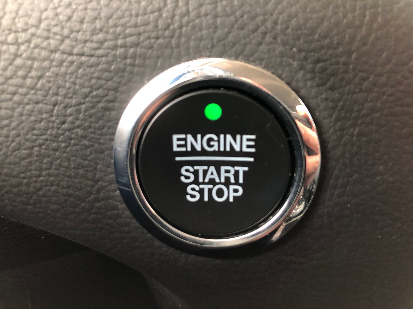 Used 2020 Ford Edge Titanium w/ Class II Trailer Tow Package AWD/4WD image 32