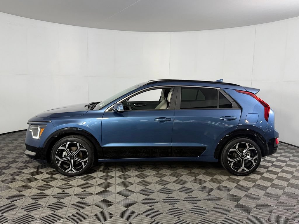 Used 2024 Kia Niro EX Touring FWD image 11