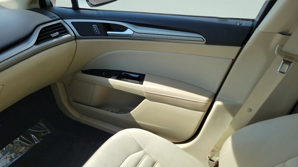 Used 2014 Ford Fusion SE FWD image 13
