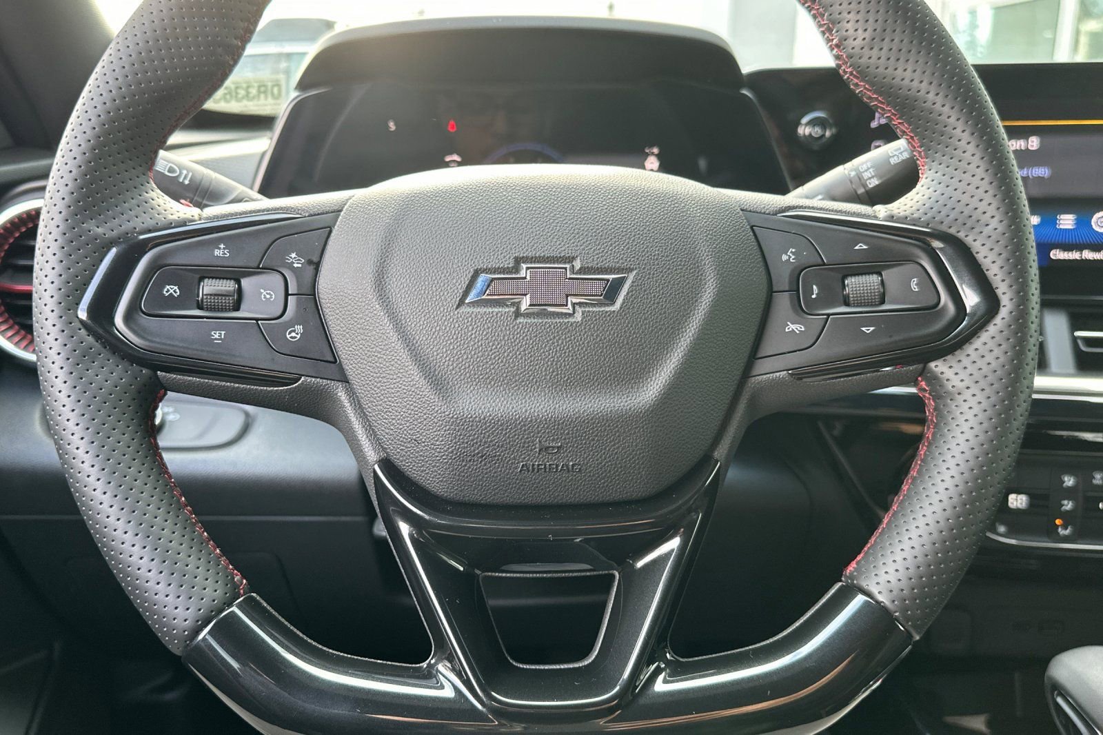 Used 2025 Chevrolet Trax RS w/ Driver Confidence Package image 35