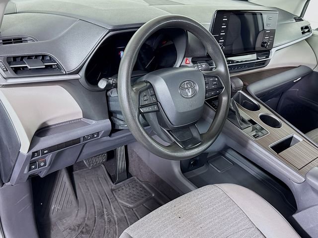 Used 2022 Toyota Sienna LE image 12