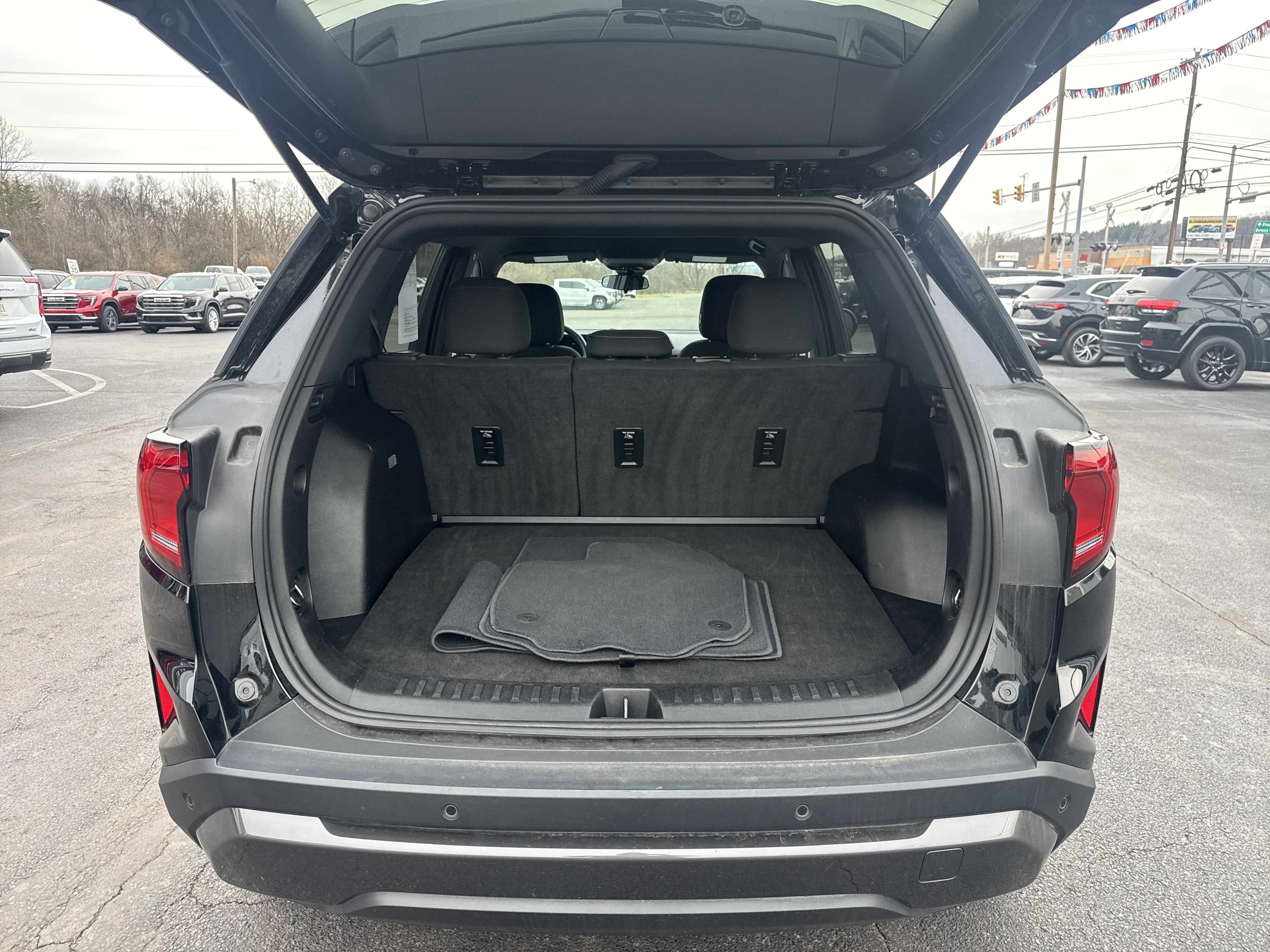 Used 2025 GMC Terrain Elevation AWD/4WD image 5