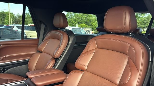 Used 2025 Lincoln Navigator Reserve AWD/4WD image 26