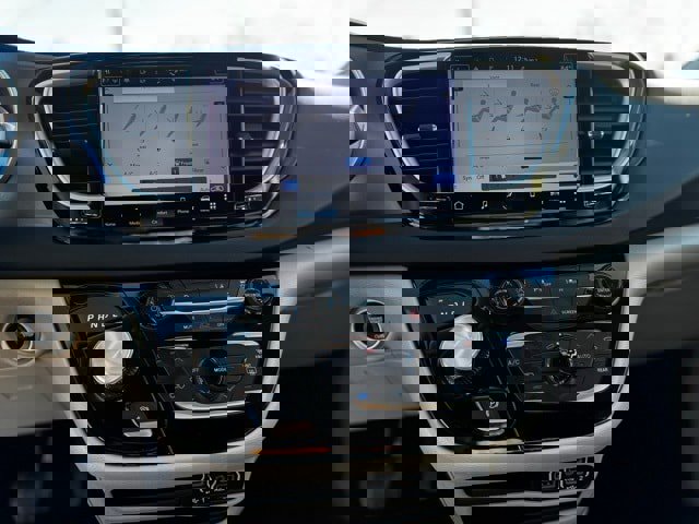 Used 2024 Chrysler Pacifica Touring-L image 15