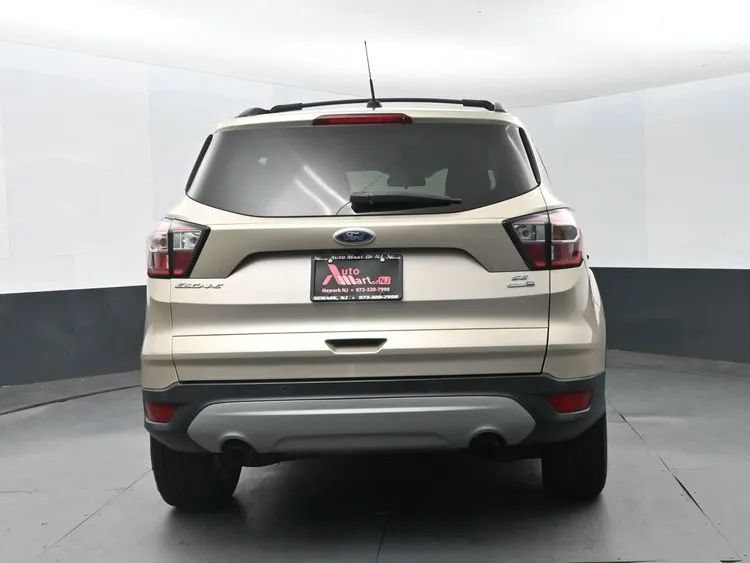Used 2017 Ford Escape SE w/ Equipment Group 201A AWD/4WD image 8