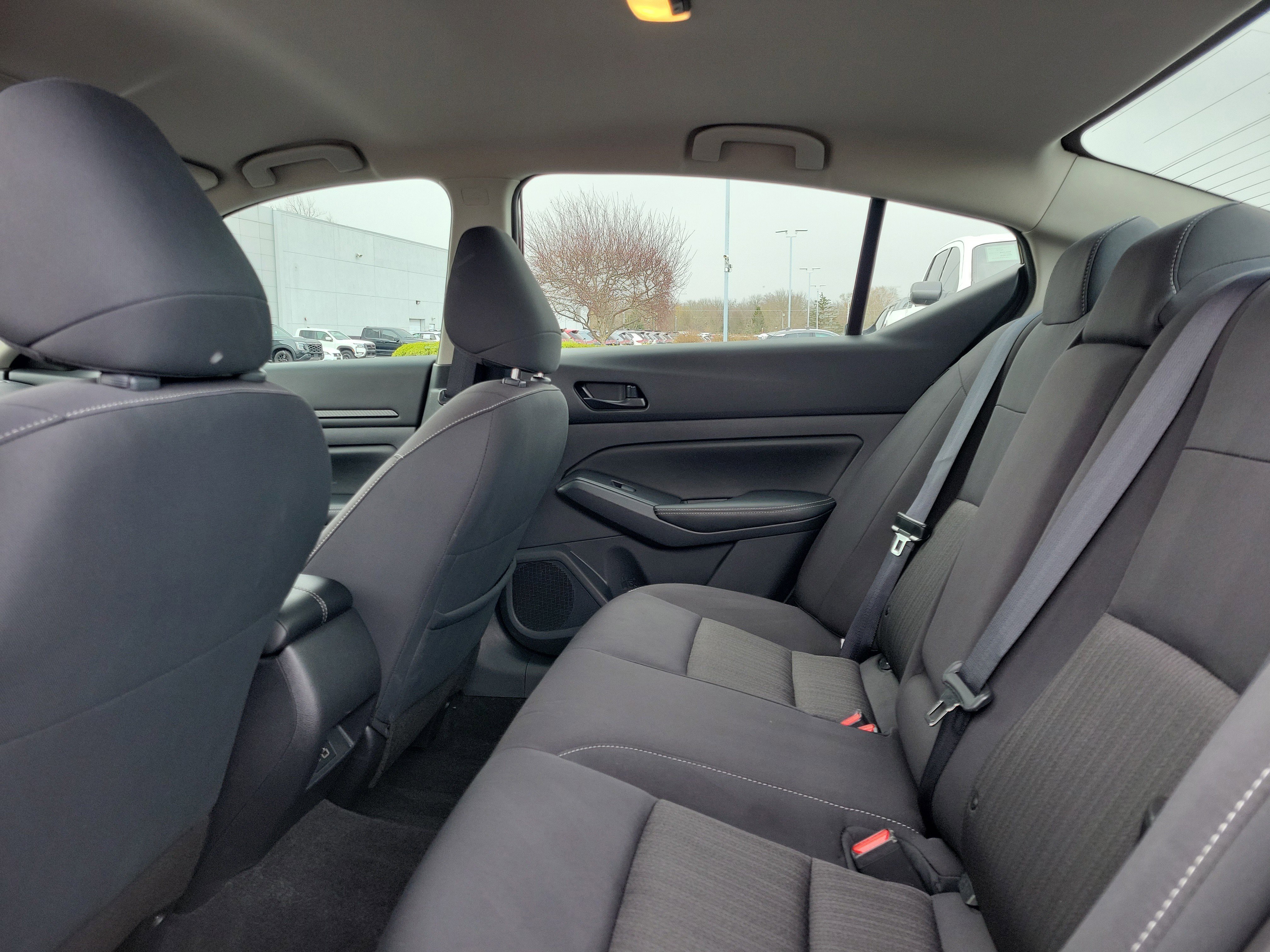 Used 2025 Nissan Altima 2.5 SV FWD image 11