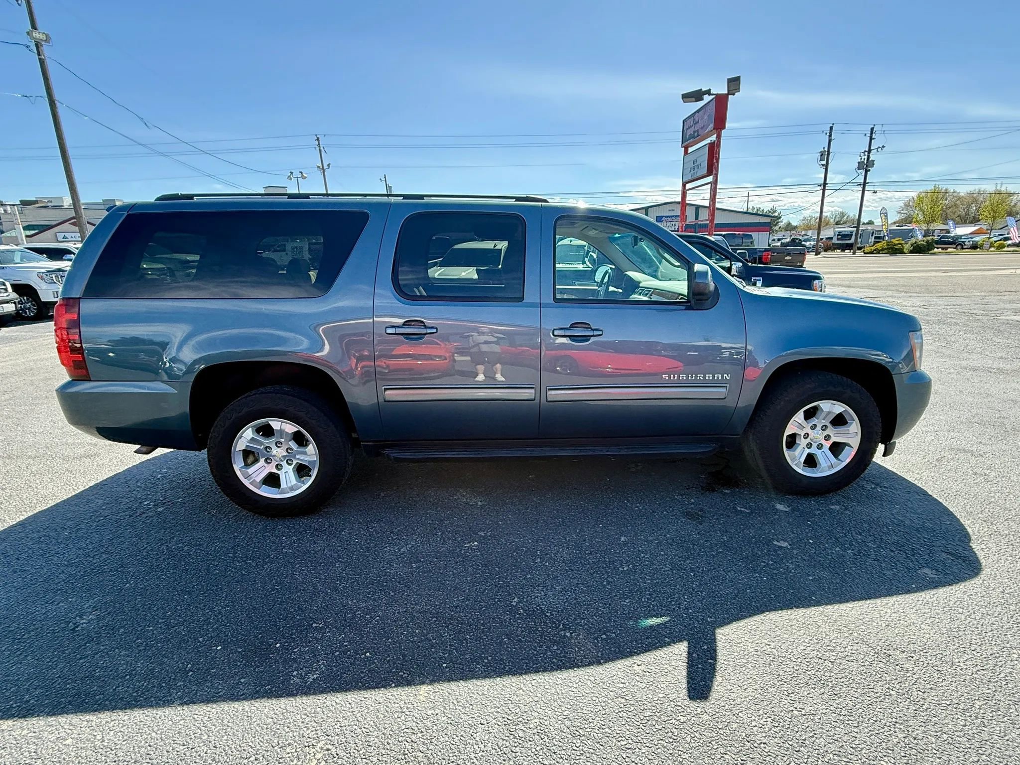 Used 2010 Chevrolet Suburban LS w/ Interior Plus Package AWD/4WD image 6