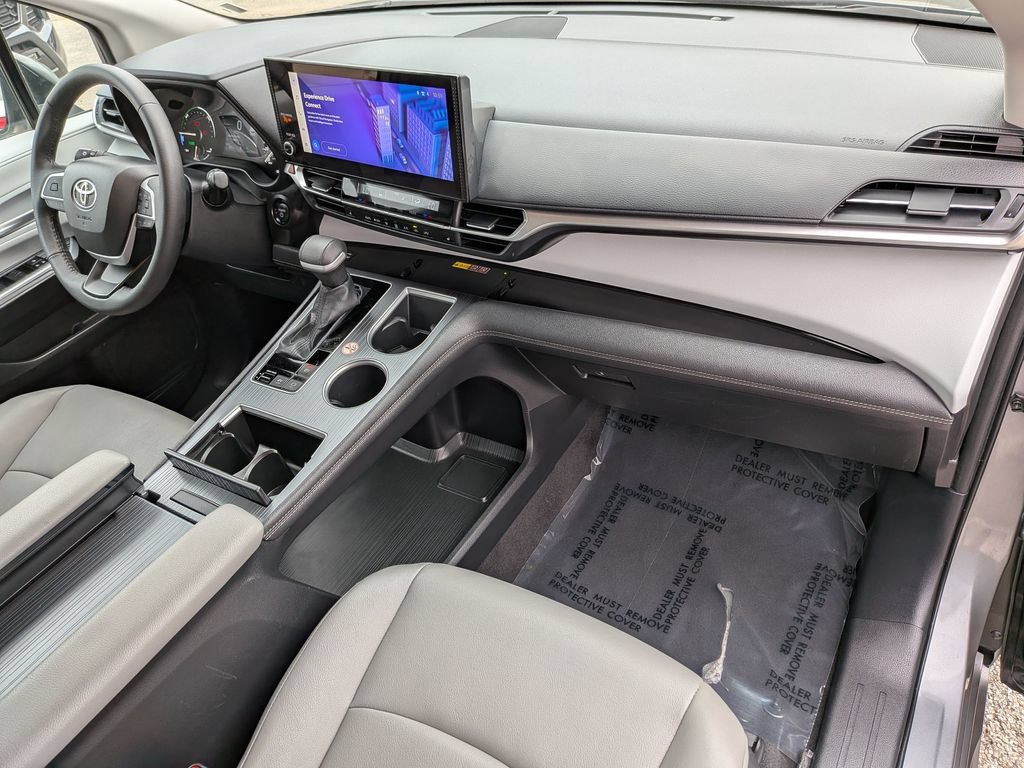 Used 2026 Toyota Sienna XLE FWD image 36