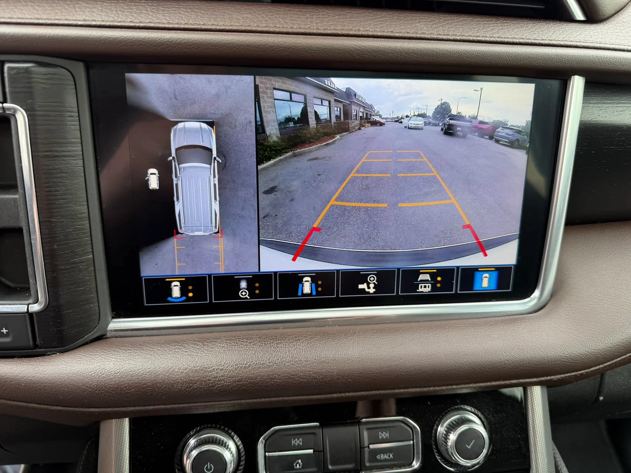 Used 2021 GMC Yukon XL Denali w/ Denali Premium Package AWD/4WD image 22