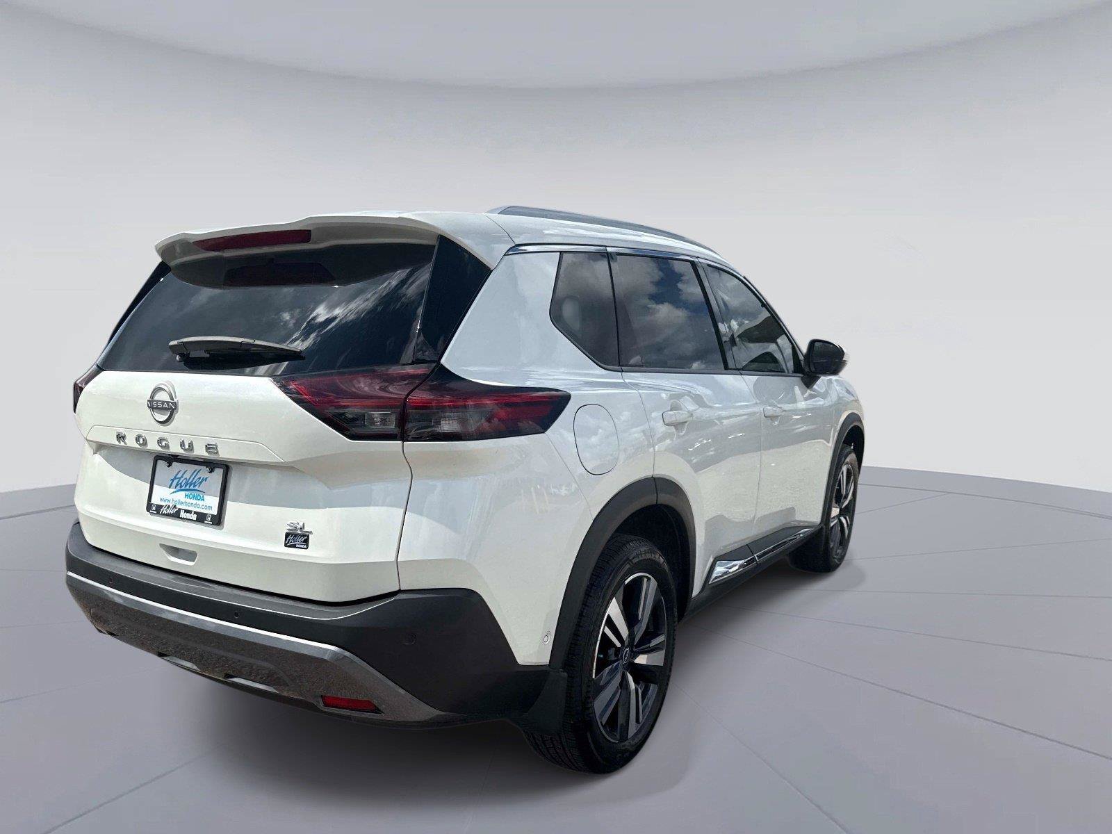 Used 2023 Nissan Rogue SL w/ SL Premium Package FWD image 4