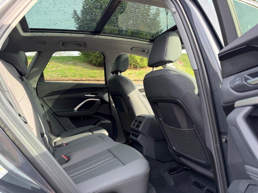 Used 2025 Audi Q5 Premium w/ Convenience Package image 10