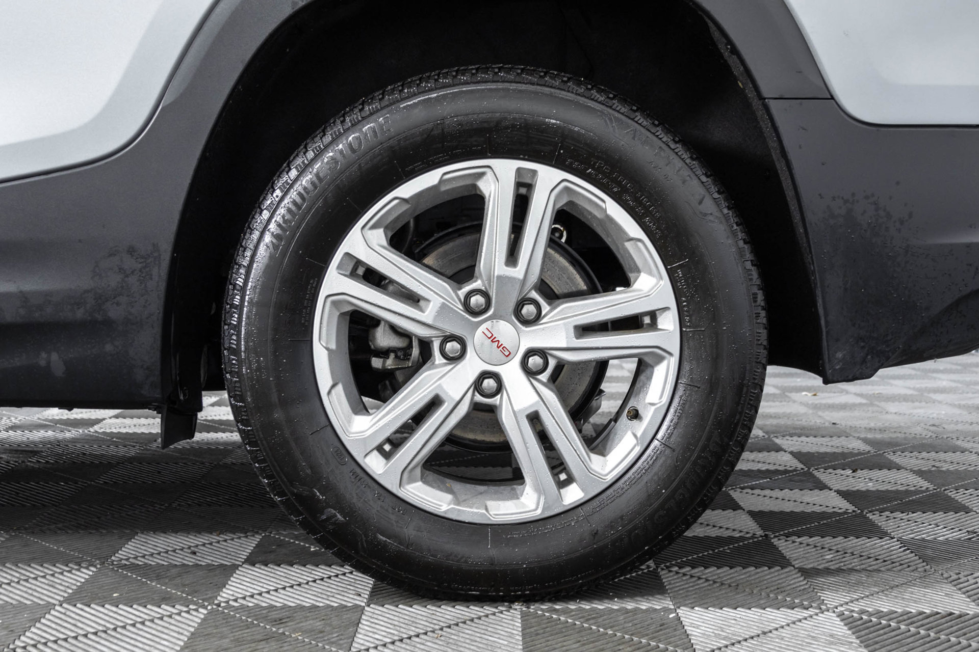 Used 2024 GMC Terrain SLE AWD/4WD image 43