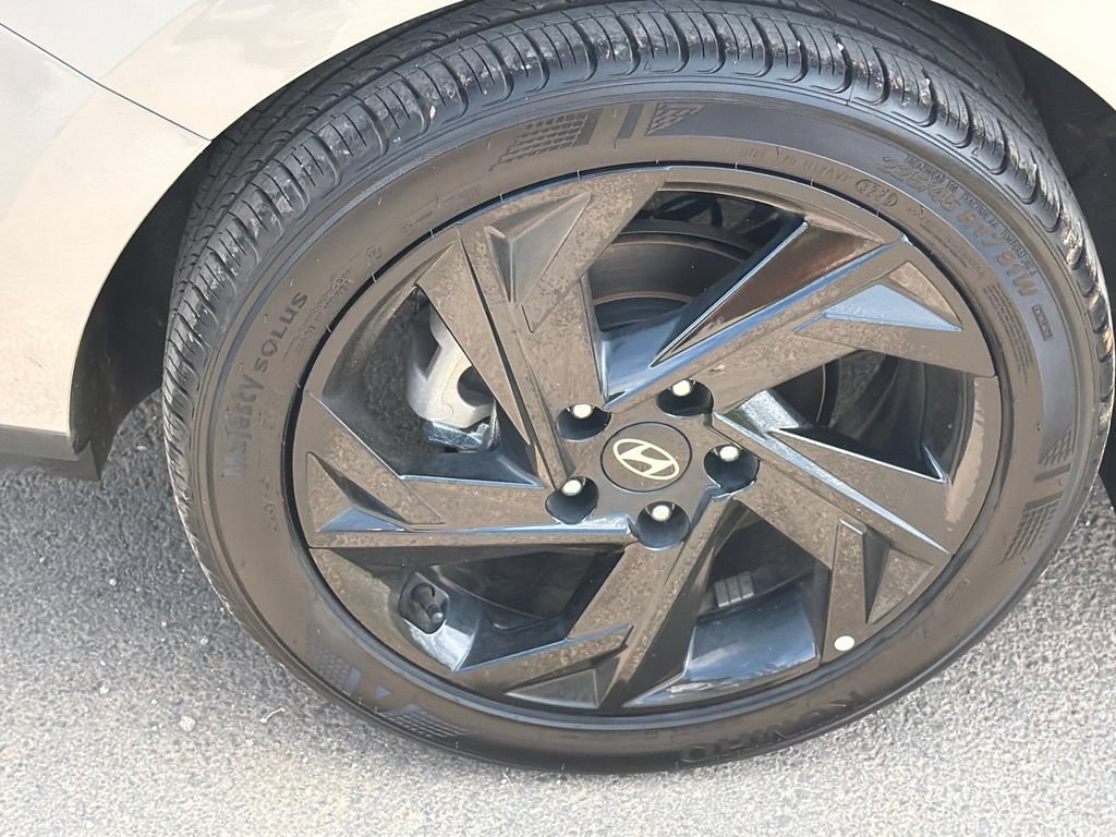 Certified 2026 Hyundai Elantra Sport FWD image 17
