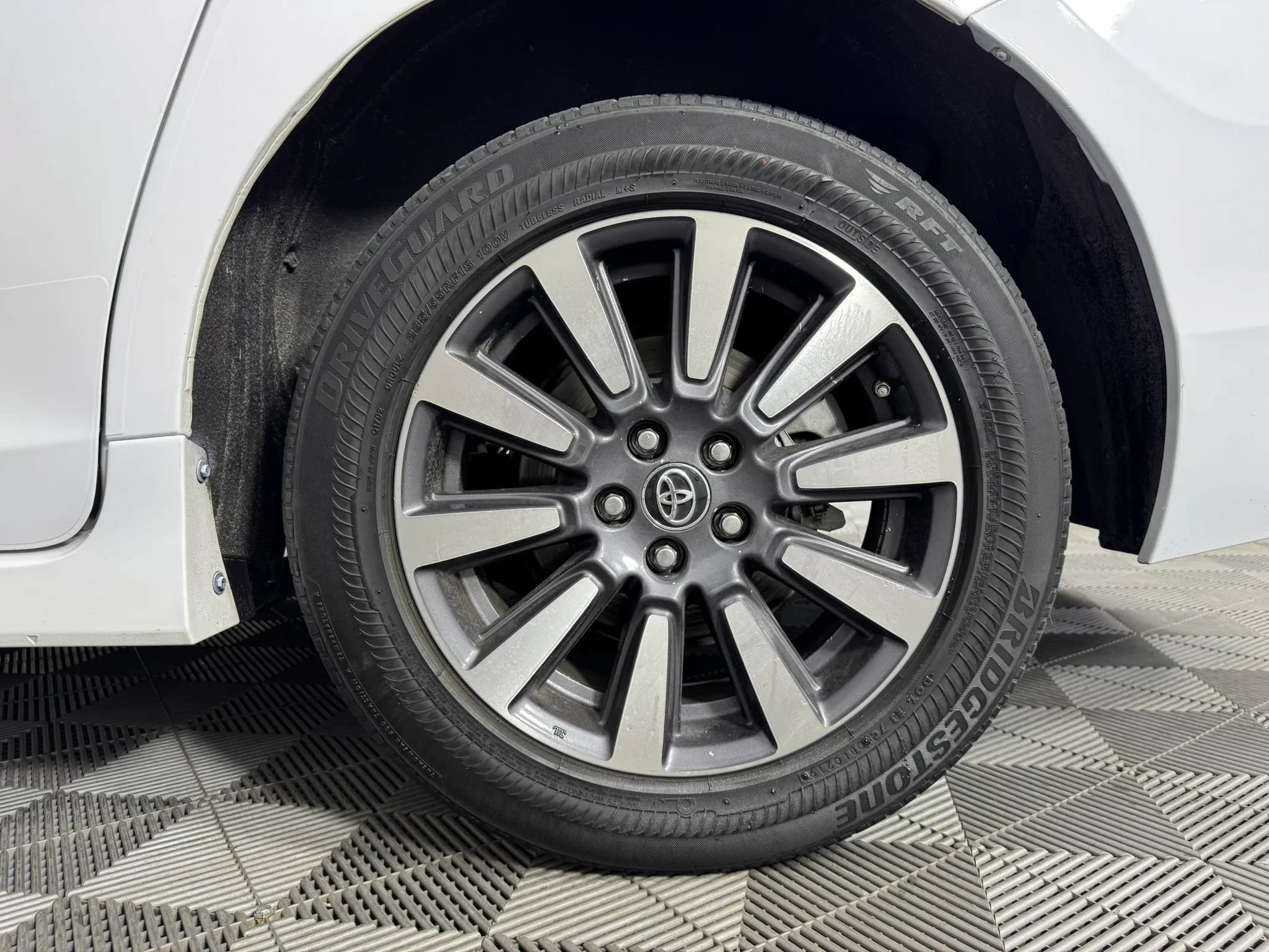 Used 2019 Toyota Sienna LE AWD/4WD image 42