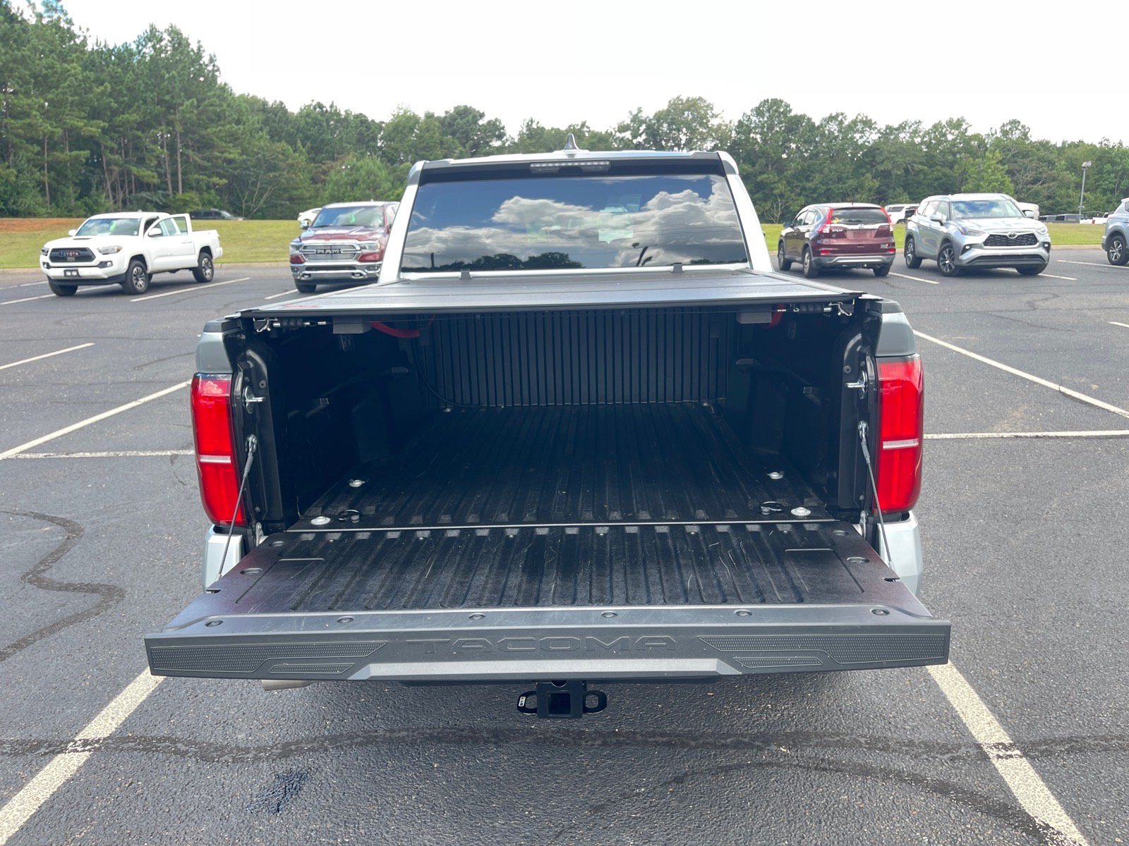Used 2025 Toyota Tacoma SR5 AWD/4WD image 16