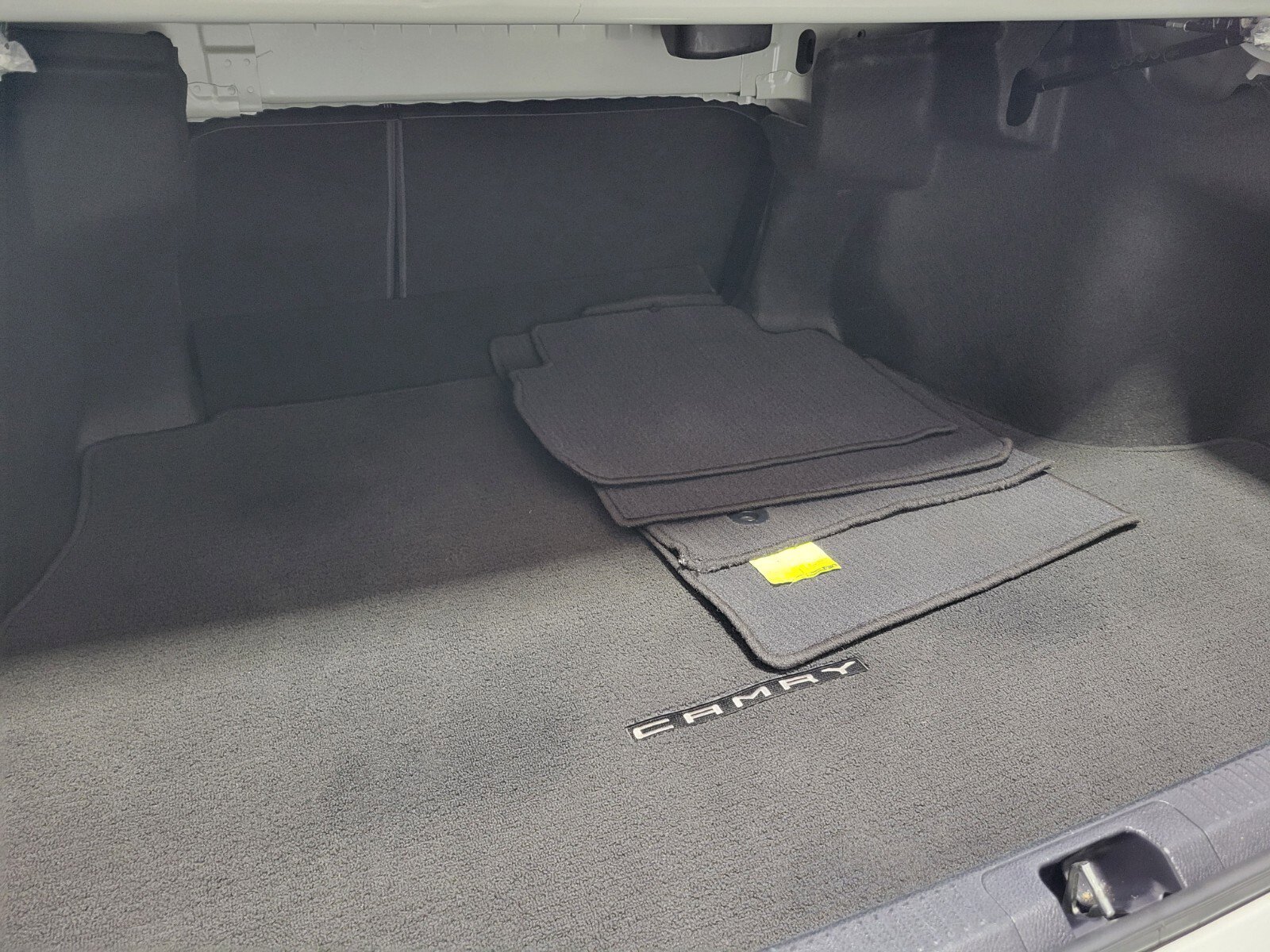 Used 2022 Toyota Camry XSE image 13