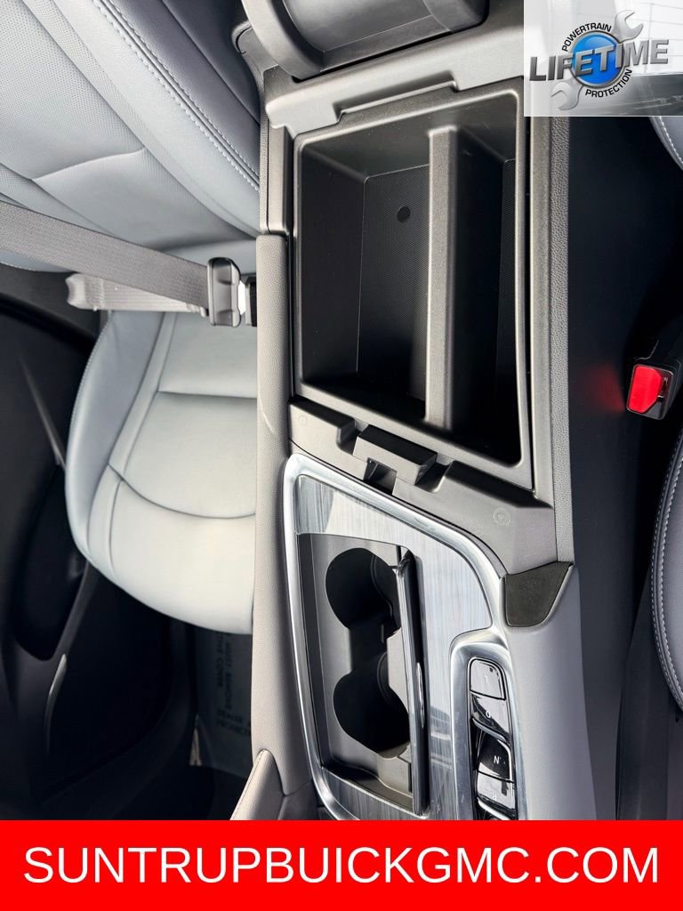 Used 2024 Buick Enclave Essence image 18