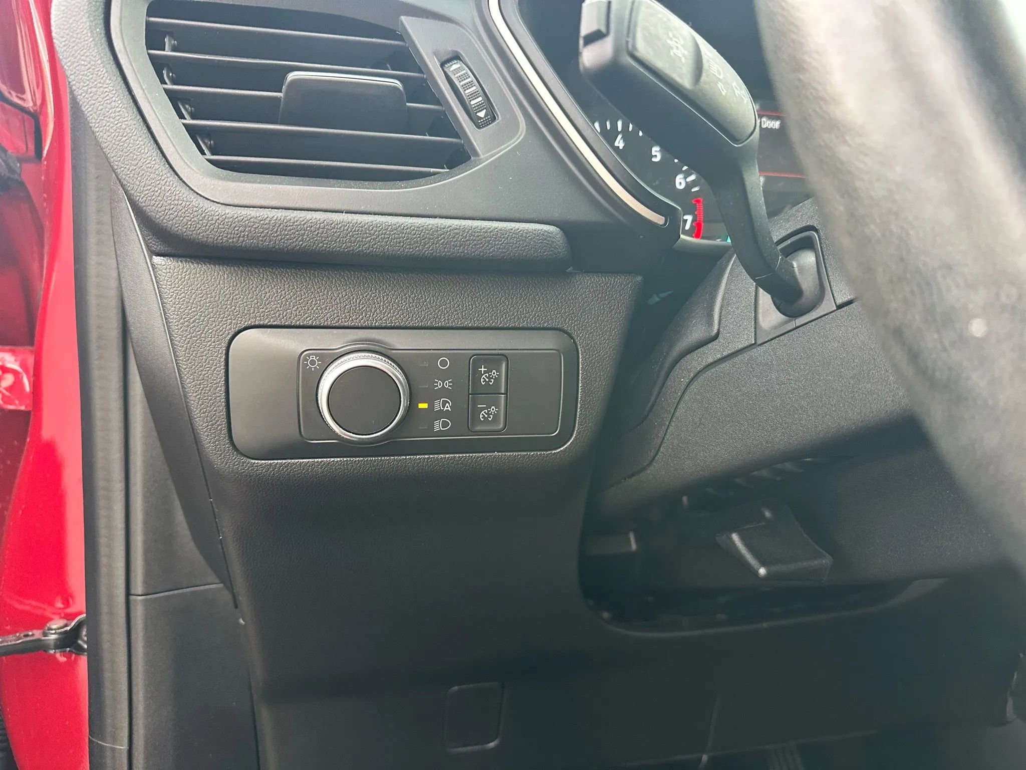 Used 2021 Ford Escape SE w/ Cold Weather Package image 18