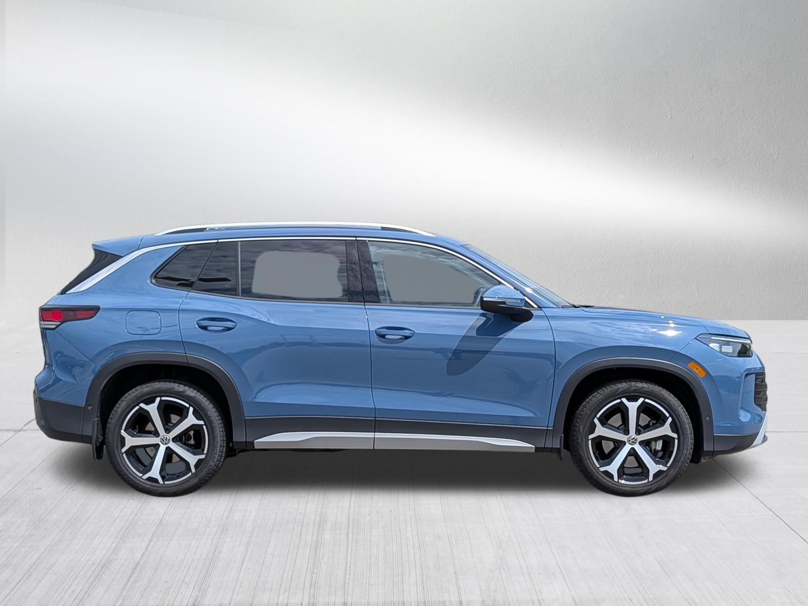 Certified 2026 Volkswagen Tiguan SE AWD/4WD image 8