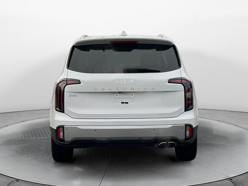 Used 2023 Kia Telluride EX w/ EX Captain's Chair Package image 6