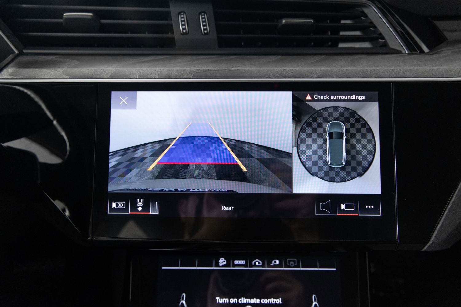 Used 2021 Audi e-tron Premium w/ Convenience Plus Package image 33