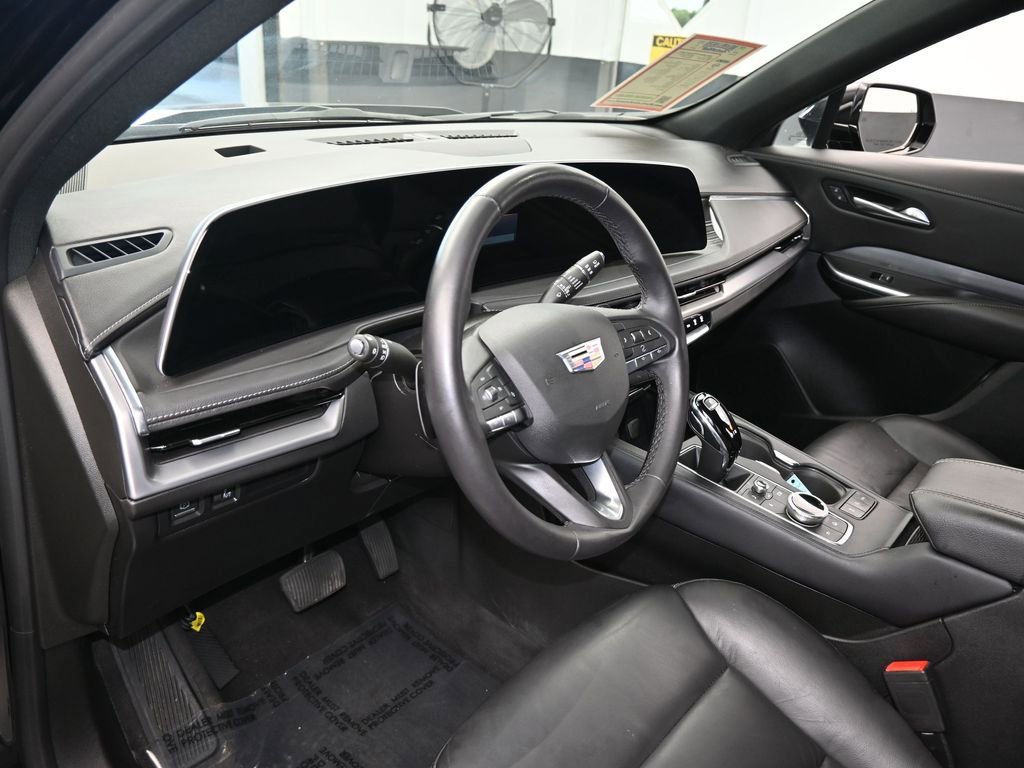 Used 2024 Cadillac XT4 Premium Luxury image 10