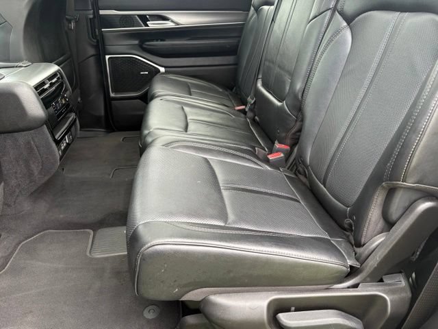 Used 2024 Jeep Wagoneer Series II AWD/4WD image 12