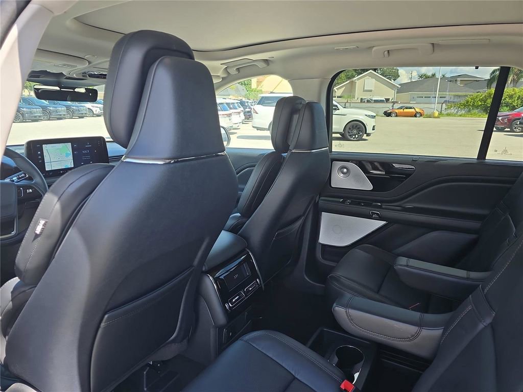 Used 2025 Lincoln Aviator Reserve w/ Equipment Group 201A image 14