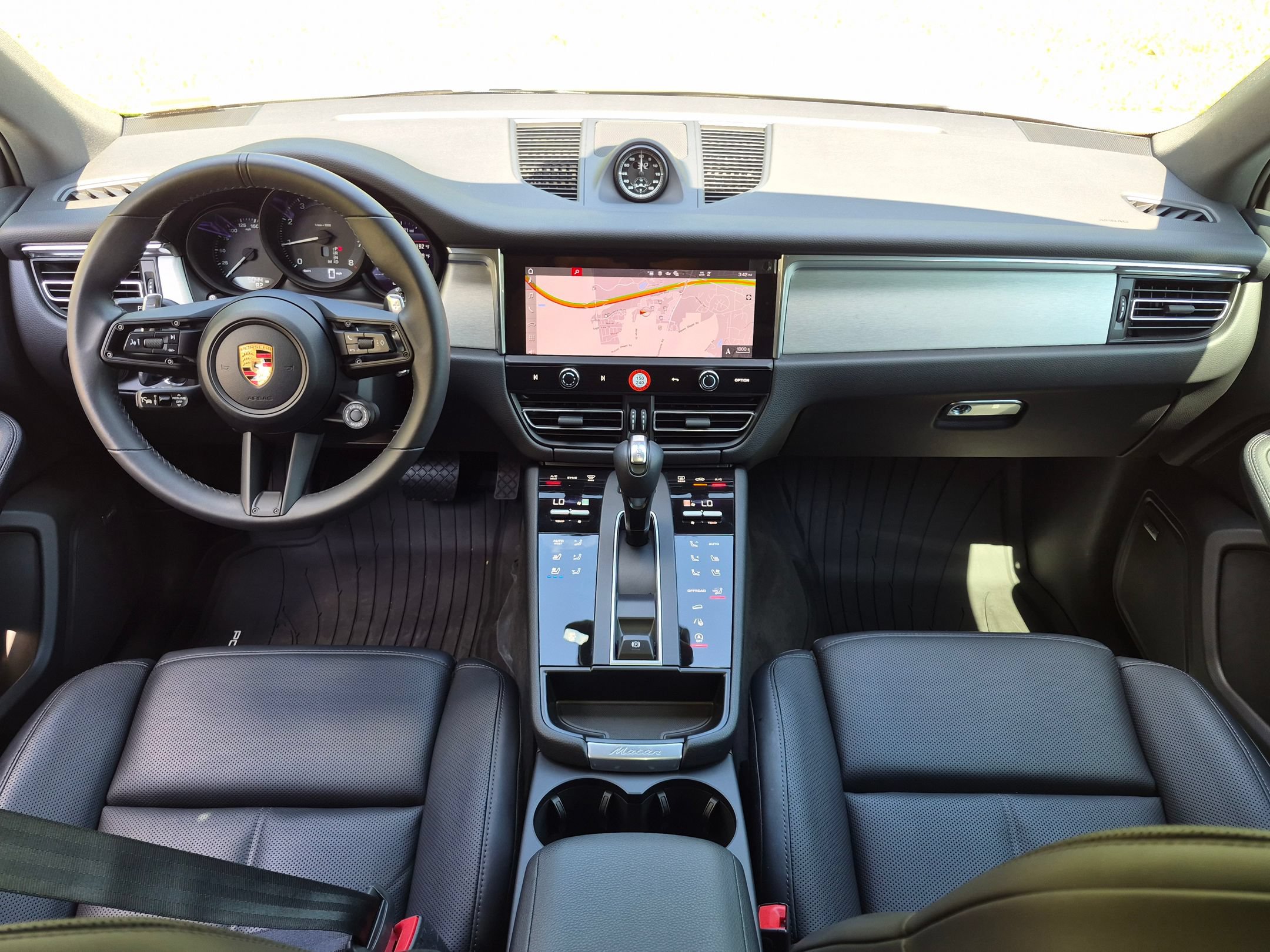 Certified 2026 Porsche Macan AWD/4WD image 21
