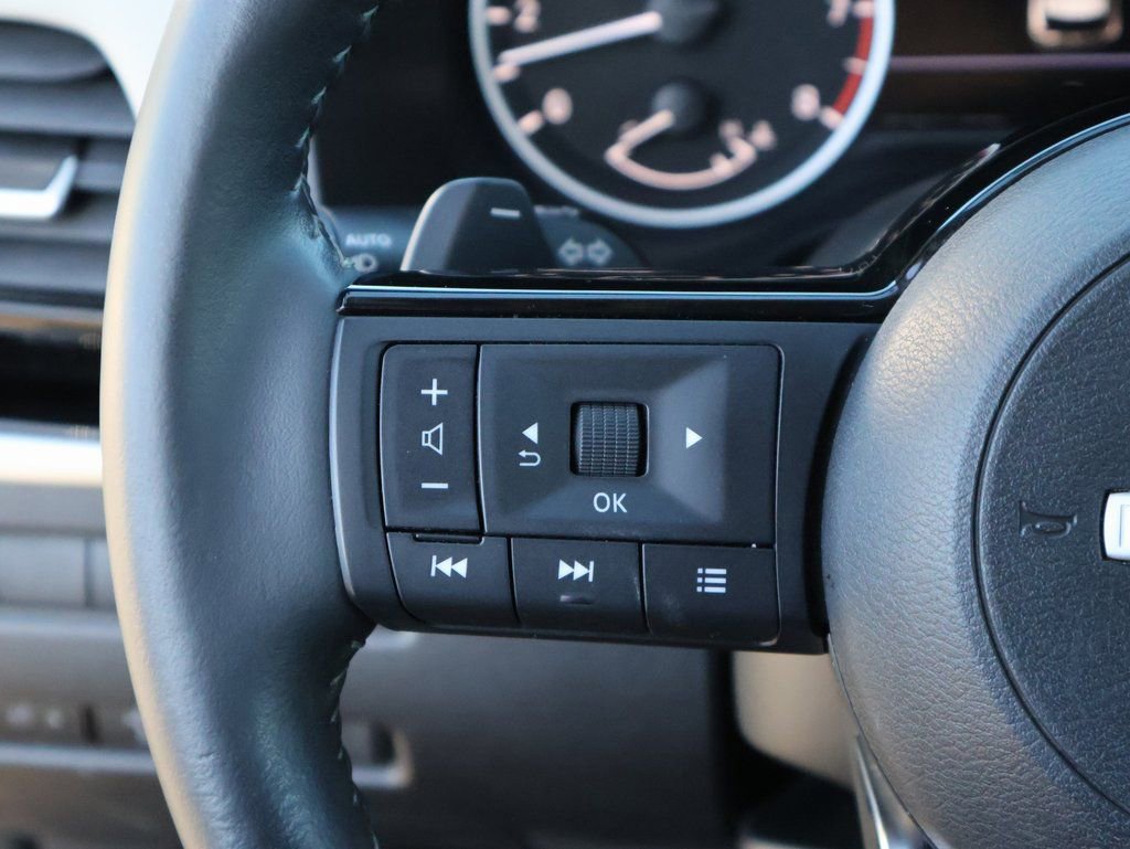 Used 2023 Nissan Rogue SL w/ SL Premium Package image 31