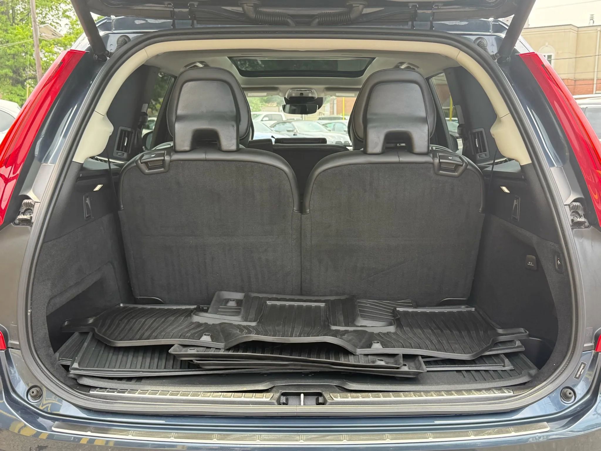 Used 2022 Volvo XC90 T5 Momentum w/ Climate Package image 28