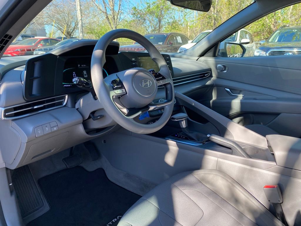 Certified 2024 Hyundai Elantra SE image 9