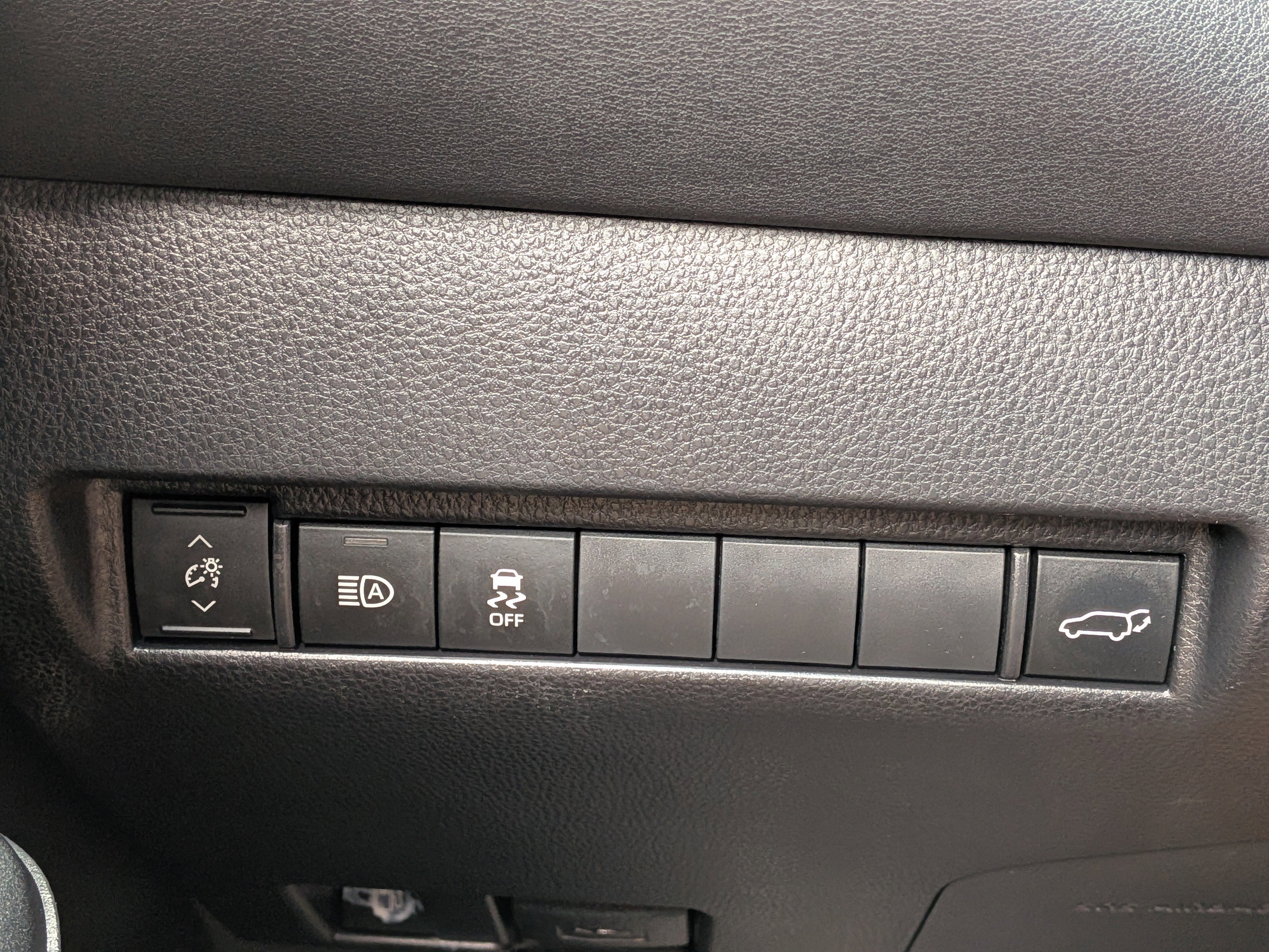 Used 2021 Toyota Venza LE image 24