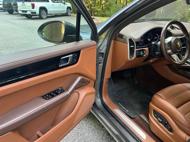 Used 2023 Porsche Cayenne AWD/4WD image 4
